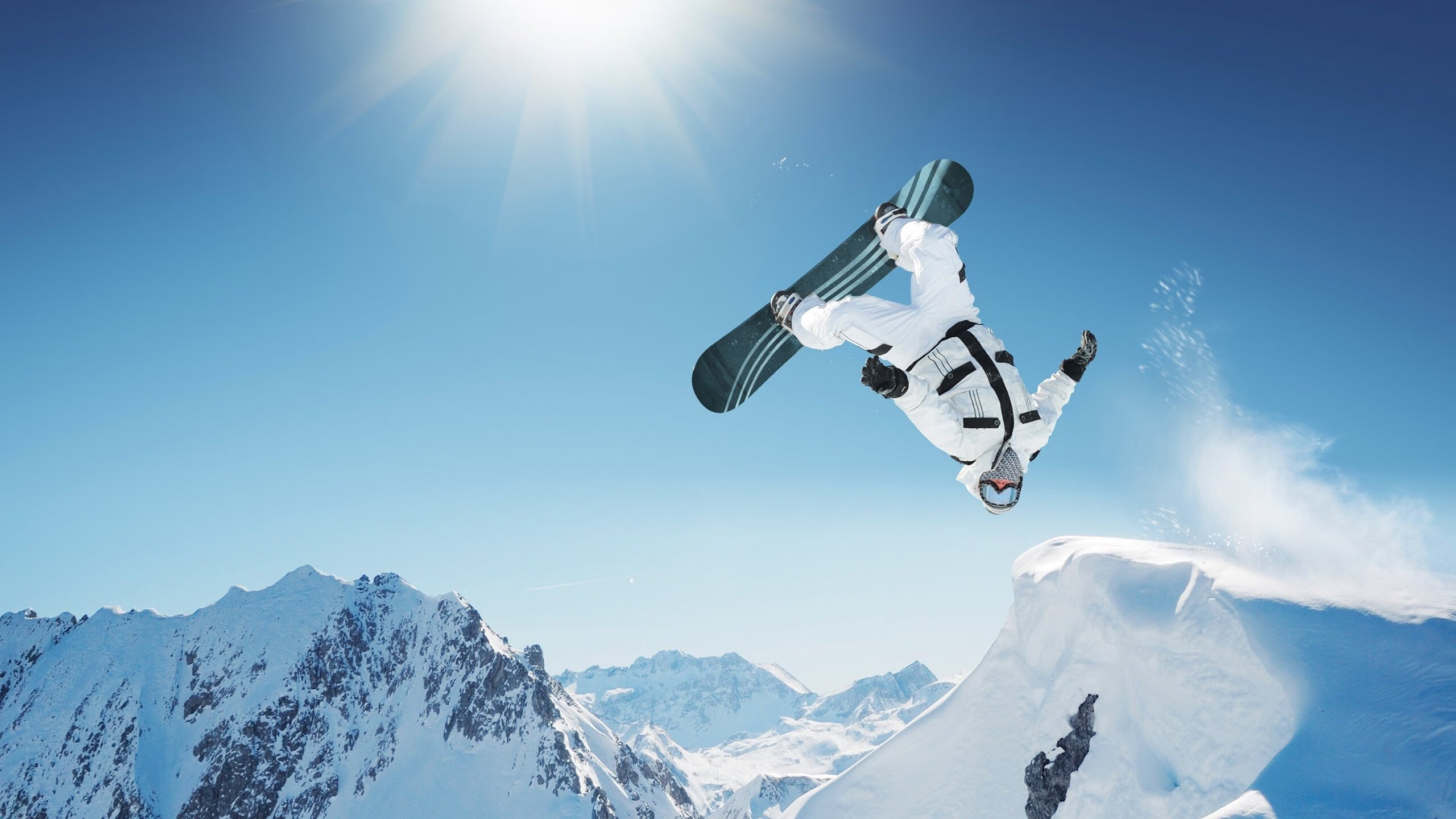 《电竞赛事卫星频道全面覆盖，直播无死角》，电竞tv直播