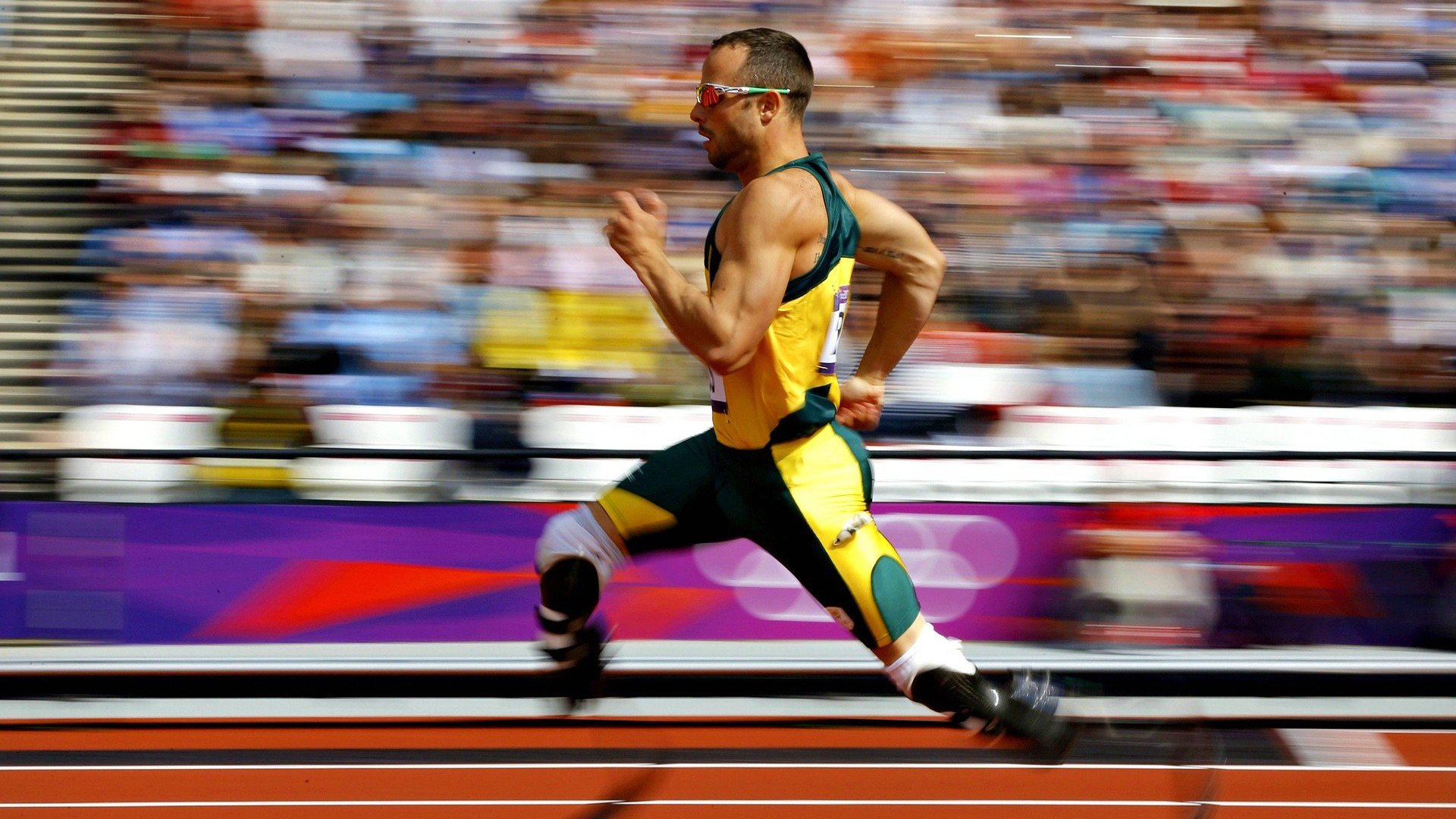 主帅表示希望球队保持饥饿感任何阶段都不能掉以轻心，希望球队胜利的句子